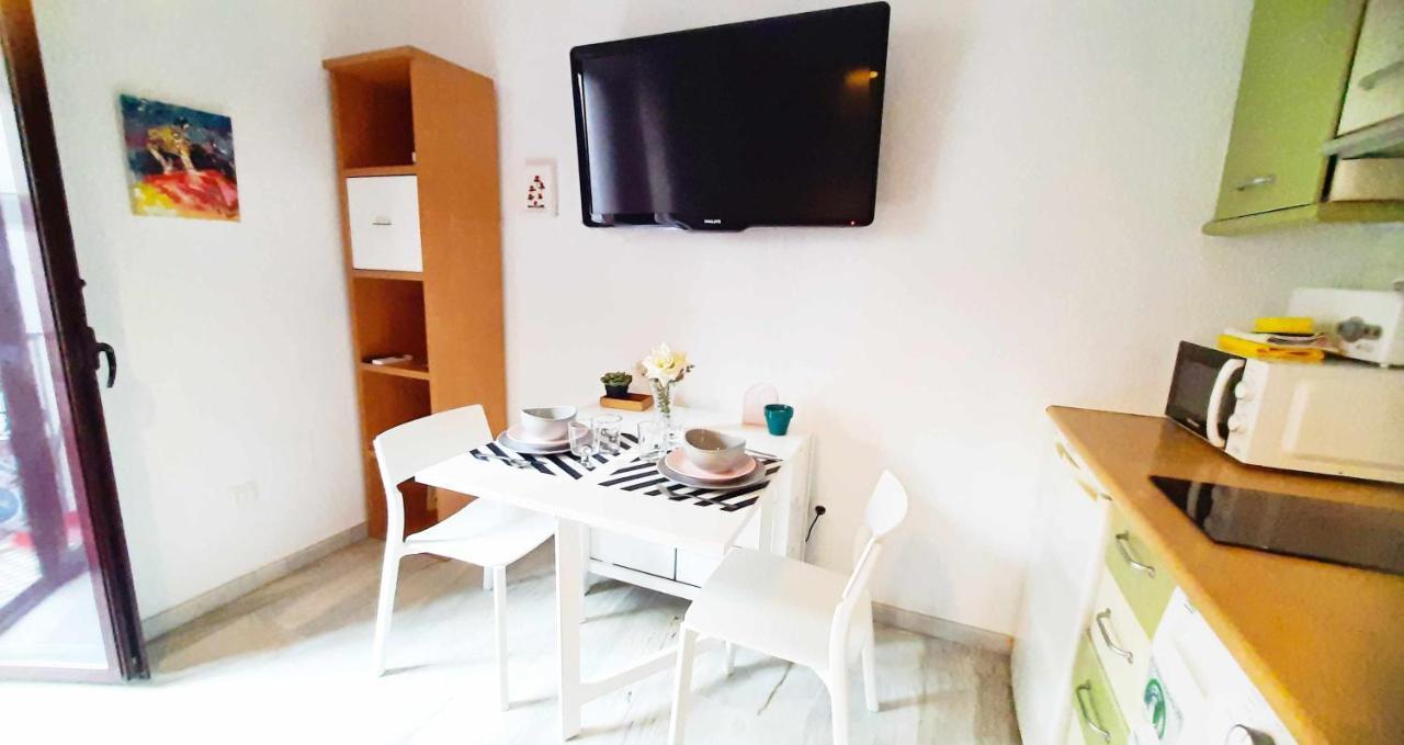 Lovely Center Apartments - Sunny Balcony Alfalfa セビリア エクステリア 写真